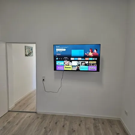Cozy & Warm In Apartment *
